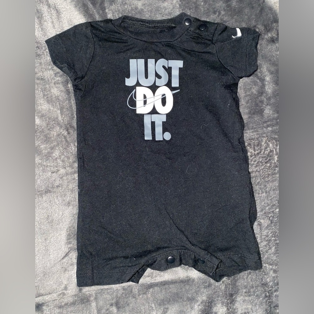 Sold- Nike infant outfit - Picture 1 of 1